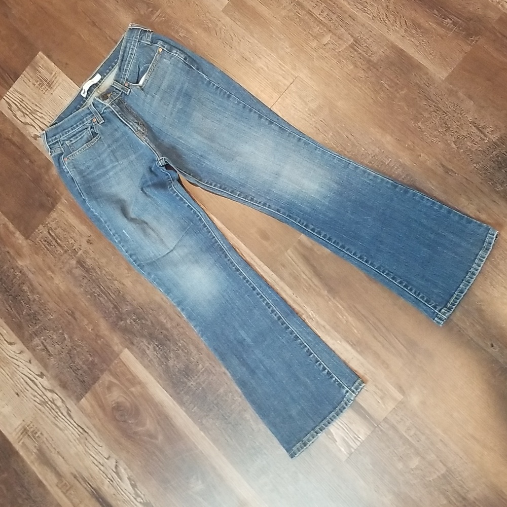 Levi's 515 jeans, flap back pockets, boot cut sz 8/s